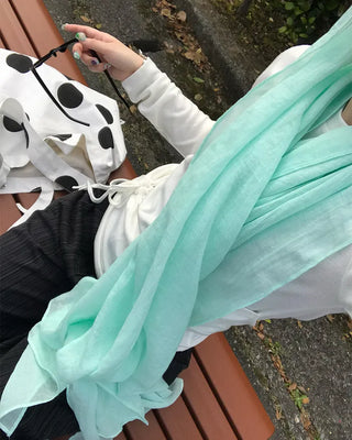 Simple color scarf