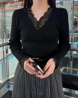 V-neck lace-point knit