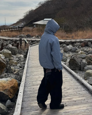 Monohooded windbreaker