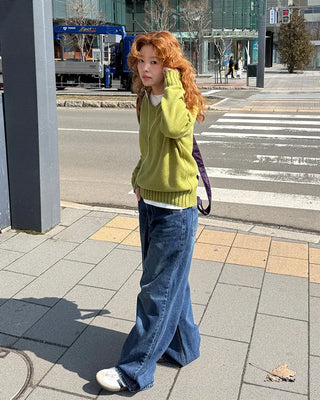 V-neck loose-fit knit