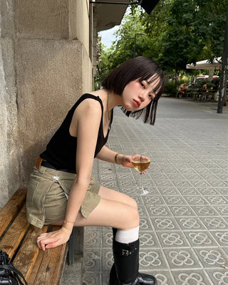 V-neck knit sleeveless top