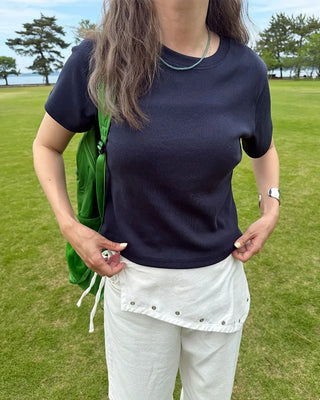 Semi-cropped short-sleeve T-shirt