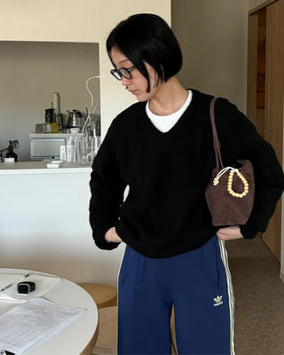 Loose-fit V-neck knit
