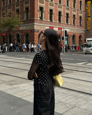 Dot lace layered short-sleeved T-shirt
