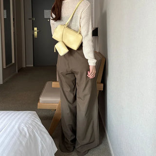 Double-pleated wide-leg slacks