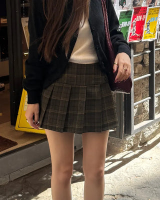 Checkered button pleated mini skirt