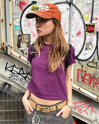 Shoulder seam semi-cropped half T-shirt