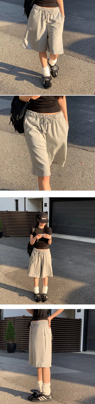 Comfortable, pretty, and perfect training Bermuda shorts / cropped pants