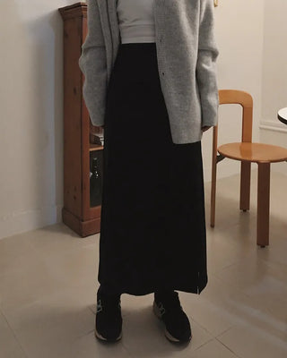 One-line slit skirt