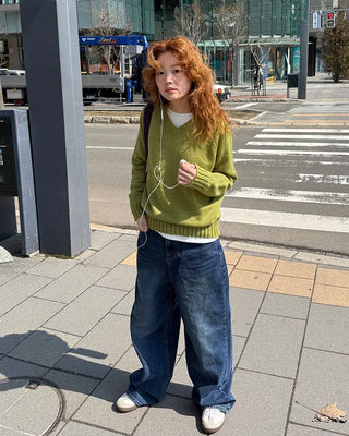 V-neck loose-fit knit