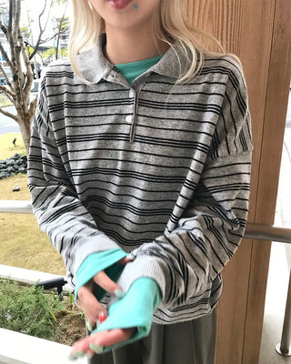 Colored neck striped knit