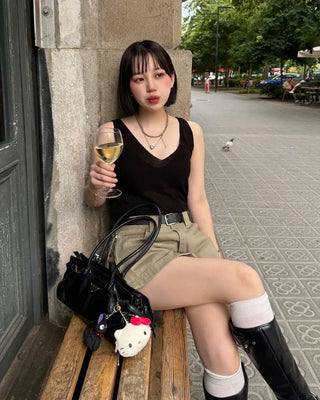 V-neck knit sleeveless top