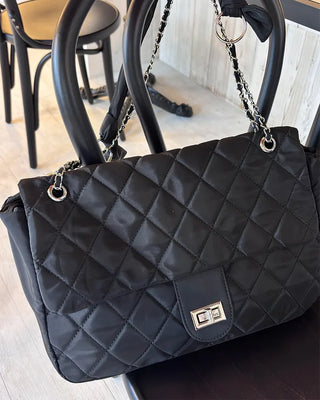Quilted chain shoulder bag