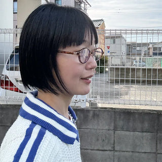 Oval frame glasses