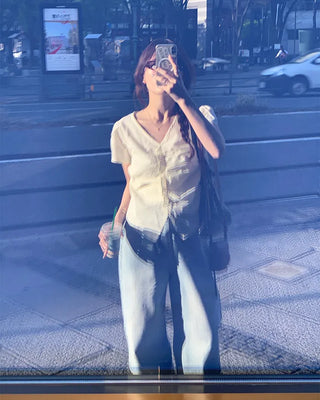 Wide-leg denim jeans with rear pockets