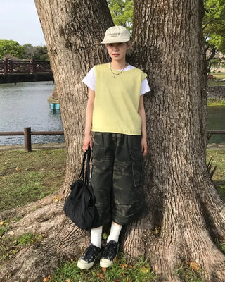 Simple basic short-sleeved shirt