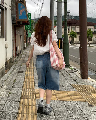 Back-button Bermuda shorts