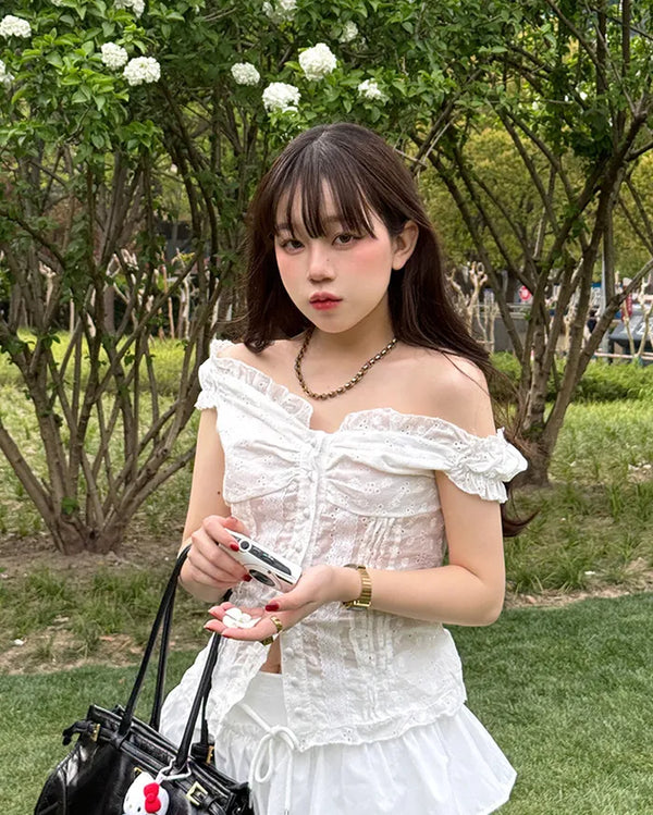 Shirred lace half-sleeve blouse