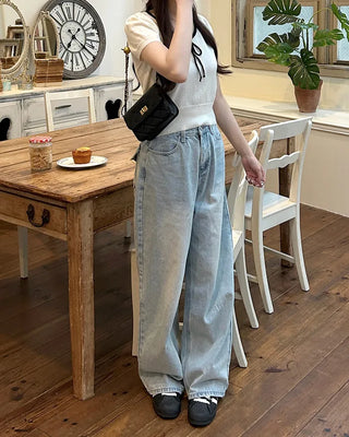 Wide-leg denim jeans with rear pockets