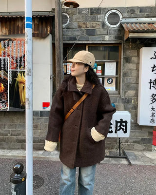 A half coat that can be worn even in the middle of winter.