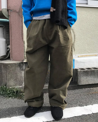 Elastic waistband, two-pleat wide-leg pants