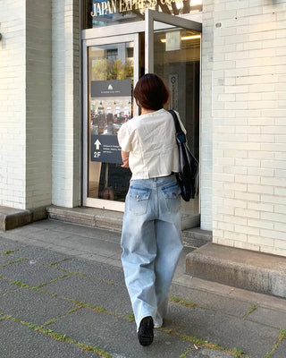 Wide-leg denim jeans with rear pockets