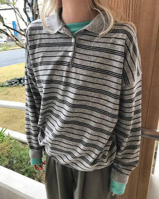 Colored neck striped knit