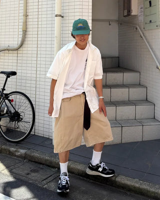 Bermuda shorts with side pleats