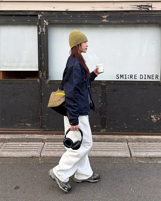 Wide sweatpants with side pockets