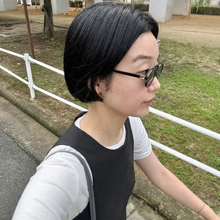 Tinted oval sunglasses