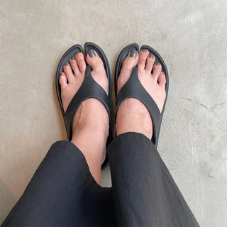 Basic beach sandals