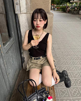 V-neck knit sleeveless top