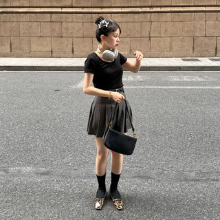 Simple U-neck T-shirt