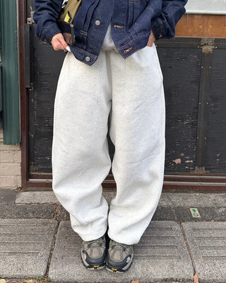 Wide sweatpants with side pockets