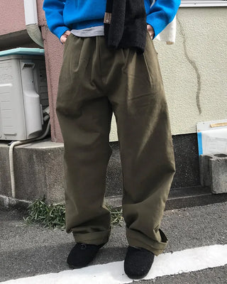 Elastic waistband, two-pleat wide-leg pants