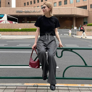 Round cropped short-sleeved T-shirt