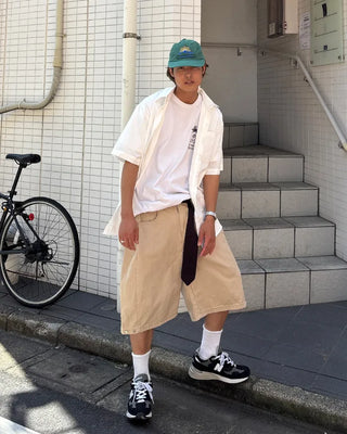 Bermuda shorts with side pleats