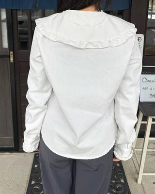 Big collar frill blouse