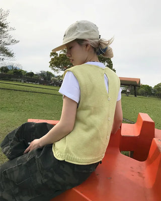 Simple basic short-sleeved shirt