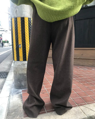 One-pleat slacks