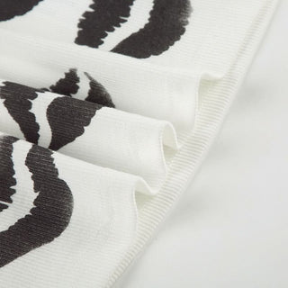 Crewneck ribbed lips print contrast crop top