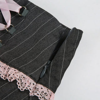 A line pleated lace hem zip-up ribbon mini skirt