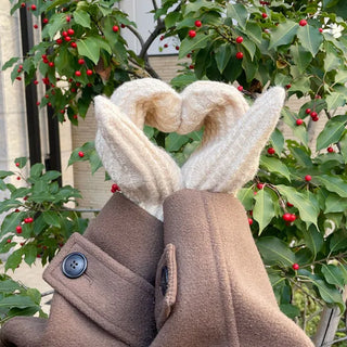 Cable knit gloves