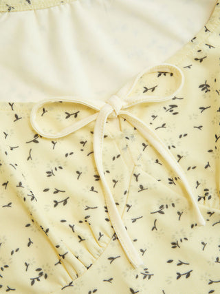 Ditsy Floral Scoop Neckline Knotted Short Sleeve Tee