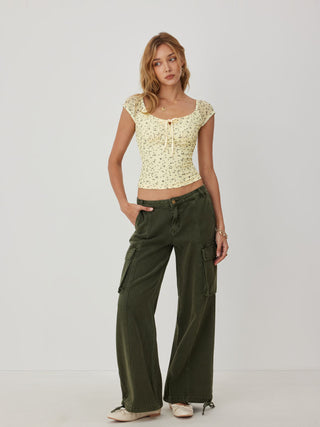 Ditsy Floral Scoop Neckline Knotted Short Sleeve Tee