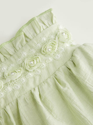 Woven Textured Mid Rise Floral Applique Frill Trim Shorts For Daily Casual Vacation