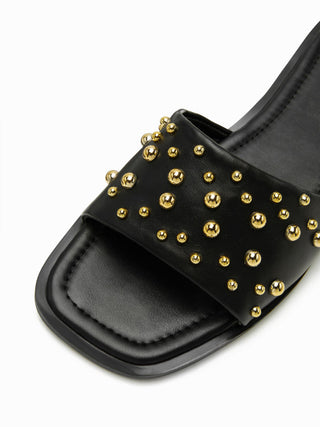 STUDDED FLIPPERS