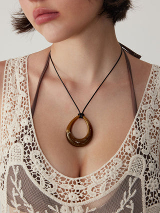 OVAL PENDANT NECKLACE
