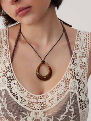 OVAL PENDANT NECKLACE