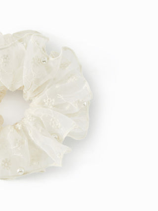 FLORAL LACE SCRUNCHIE